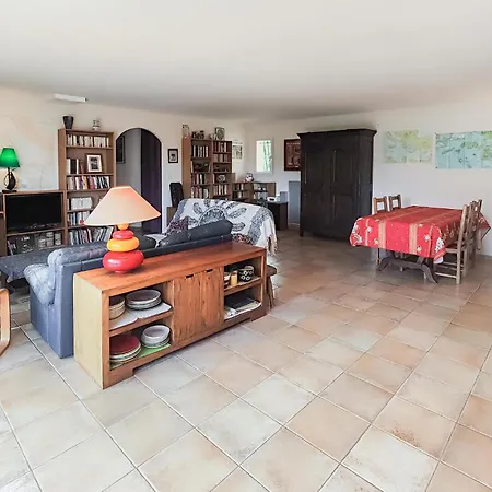 3 Bedroom Gorgeous In Prázdninový dům