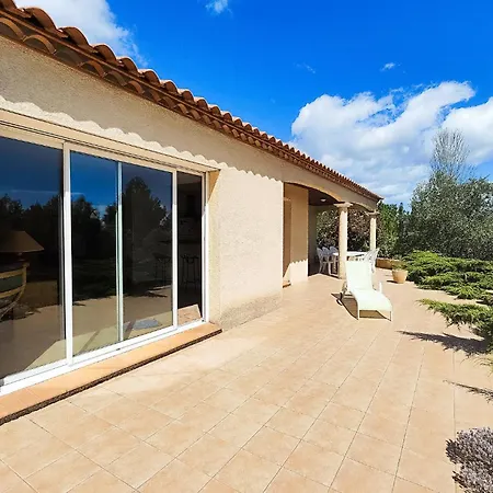 3 Bedroom Gorgeous In Prázdninový dům *