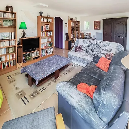 3 Bedroom Gorgeous In Prázdninový dům *